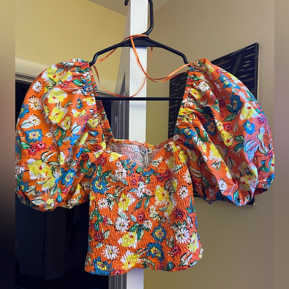 Zara Size L crop ruched puffy sleeve orange floral top
